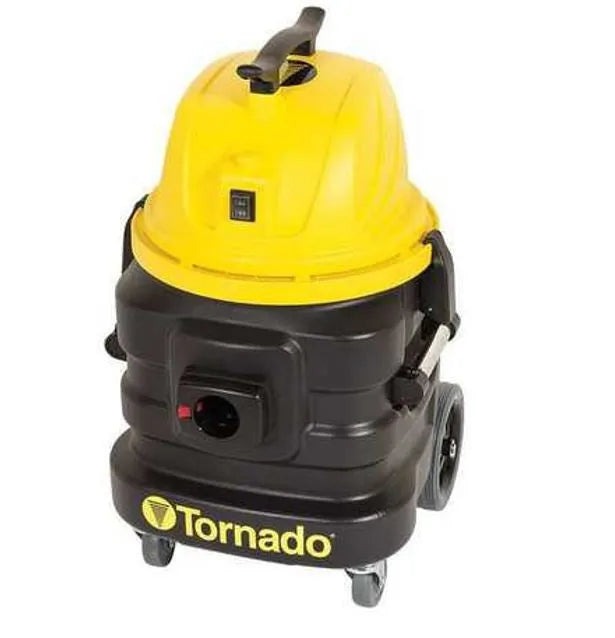 TASKFORCE 10 WET/DRY VACUUM  W/ ATTACHMENTS